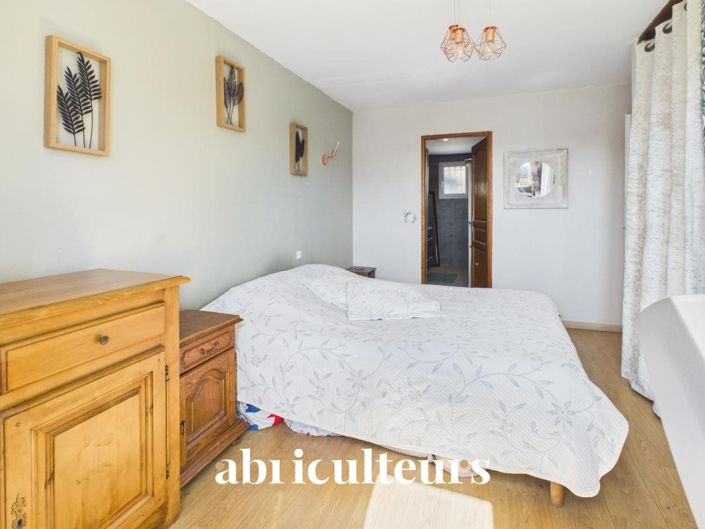 Image No.18-4 Bed House for sale