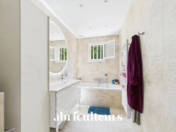 Image No.17-4 Bed House for sale