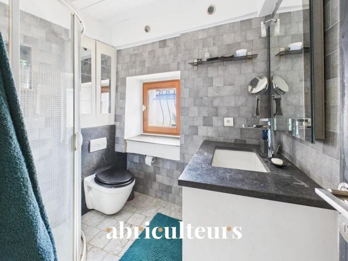 Image No.12-2 Bed House for sale