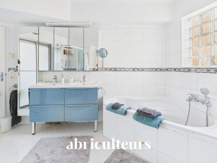 Image No.11-5 Bed Apartment for sale