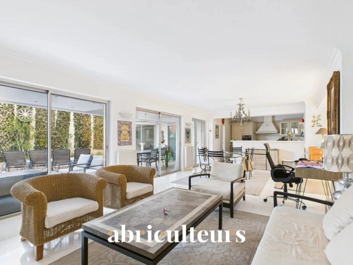 Image No.5-5 Bed Apartment for sale