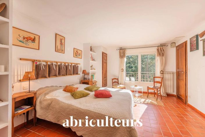 Image No.10-4 Bed House for sale