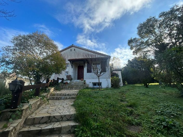 Image No.18-5 Bed House for sale