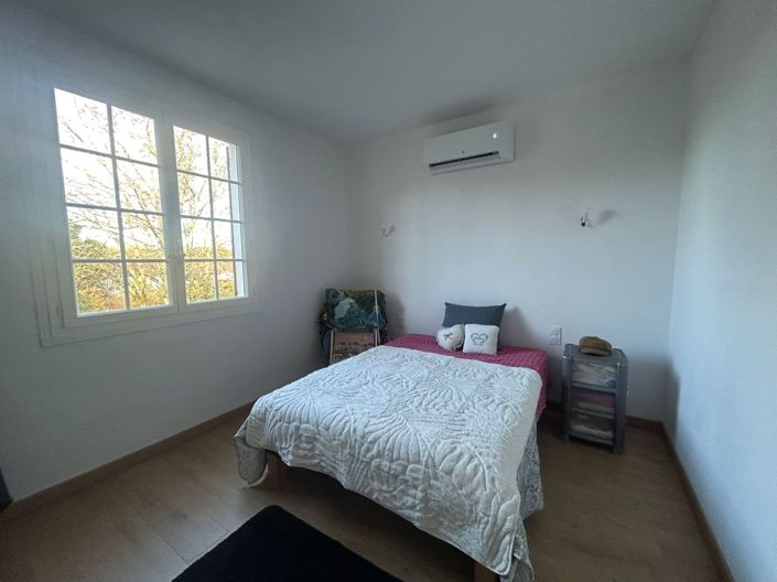 Image No.5-5 Bed House for sale