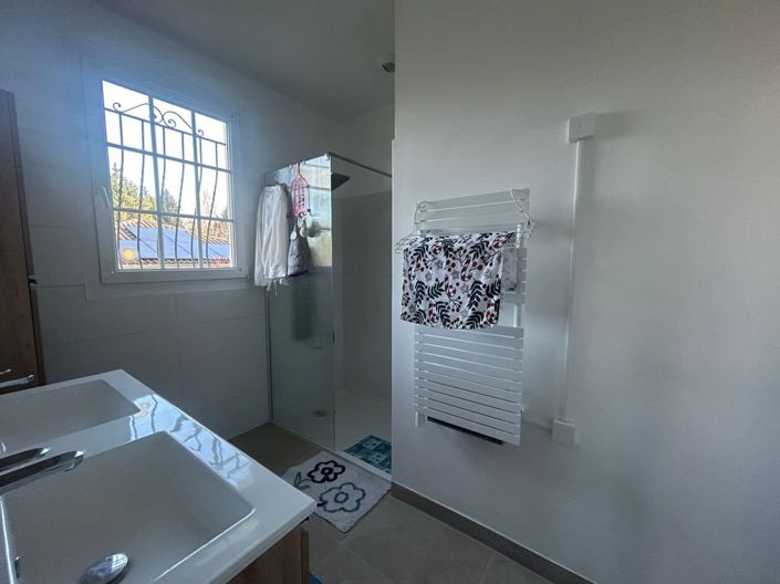 Image No.6-5 Bed House for sale