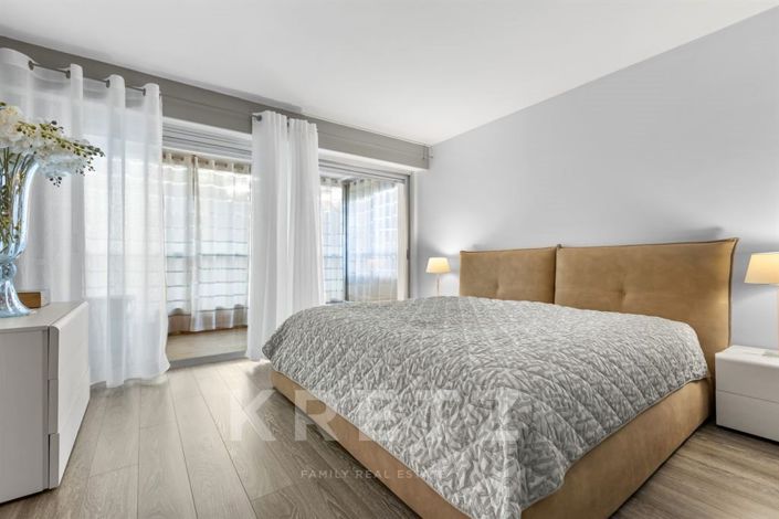 Image No.11-3 Bed Apartment for sale