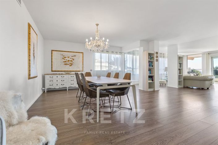 Image No.8-3 Bed Apartment for sale