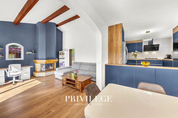 Image No.11-6 Bed House for sale