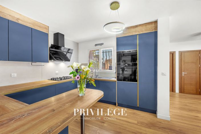 Image No.15-6 Bed House for sale