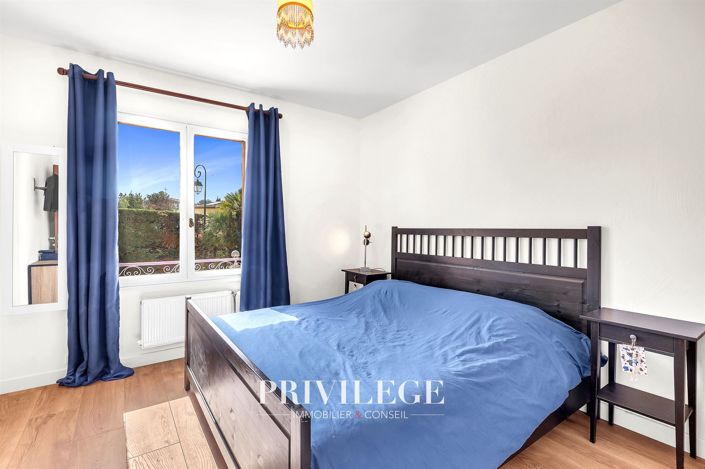 Image No.16-6 Bed House for sale