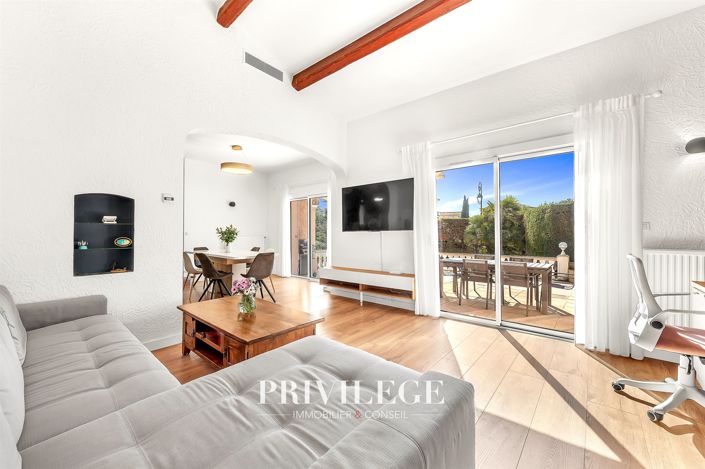 Image No.17-6 Bed House for sale