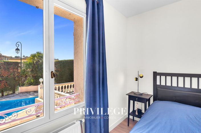 Image No.18-6 Bed House for sale