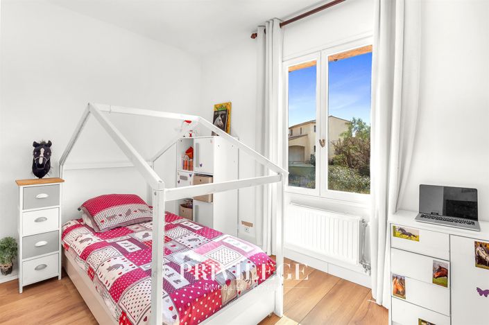 Image No.19-6 Bed House for sale