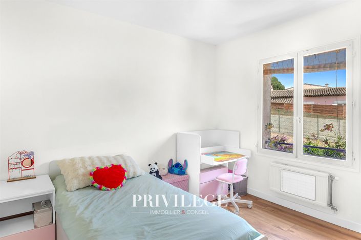 Image No.20-6 Bed House for sale