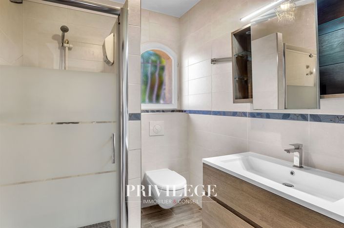 Image No.20-6 Bed House for sale