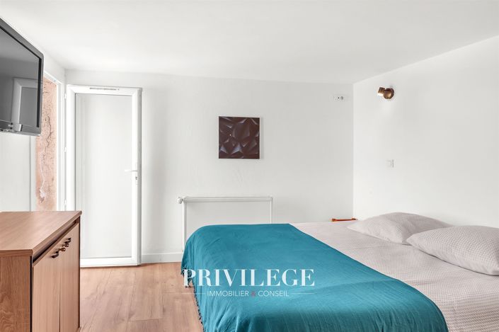 Image No.22-6 Bed House for sale