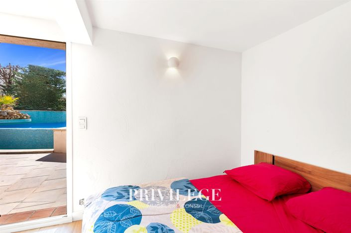 Image No.22-6 Bed House for sale