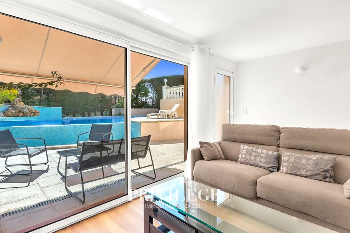 Image No.23-6 Bed House for sale