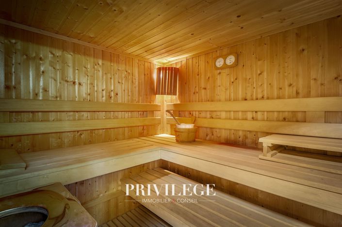 Image No.26-6 Bed House for sale