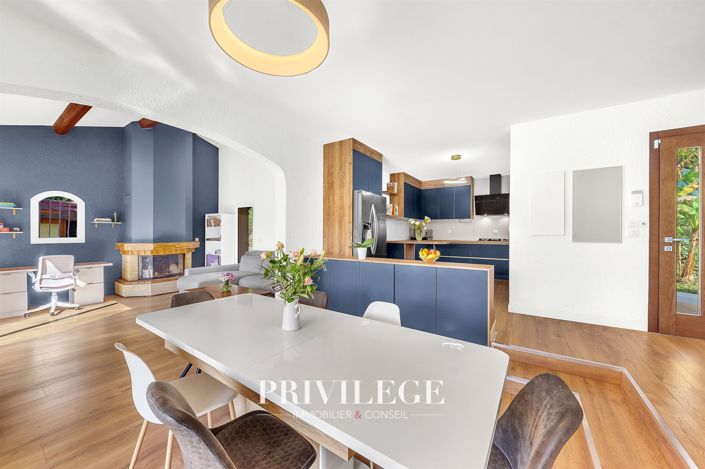 Image No.4-6 Bed House for sale