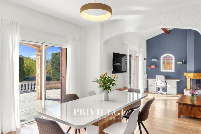 Image No.8-6 Bed House for sale