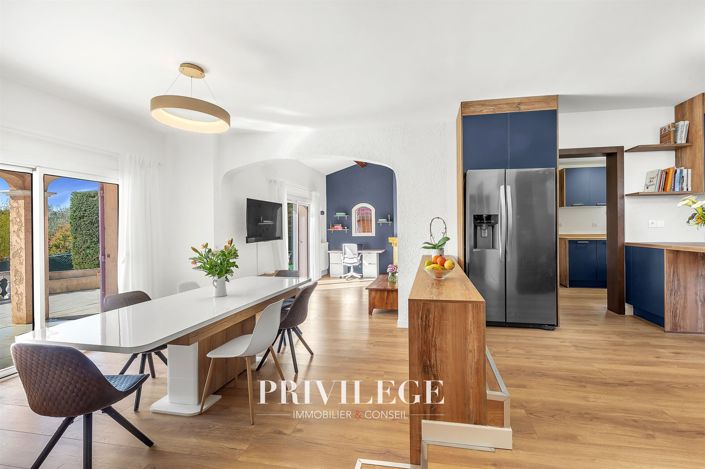 Image No.9-6 Bed House for sale