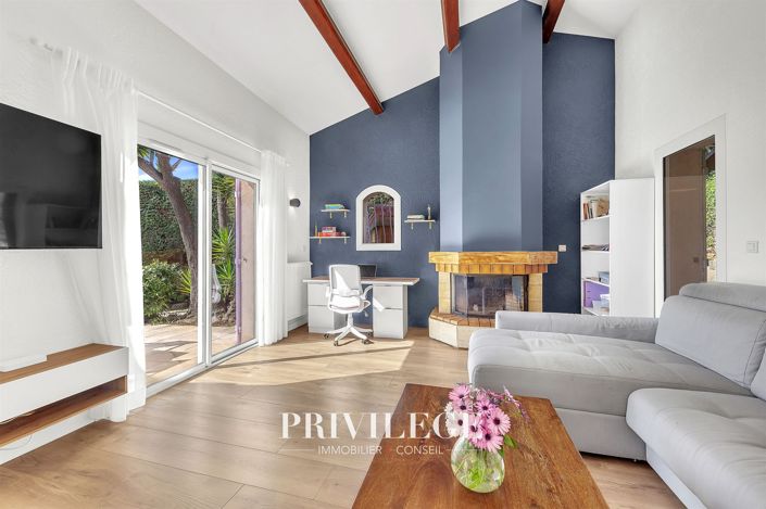 Image No.9-6 Bed House for sale