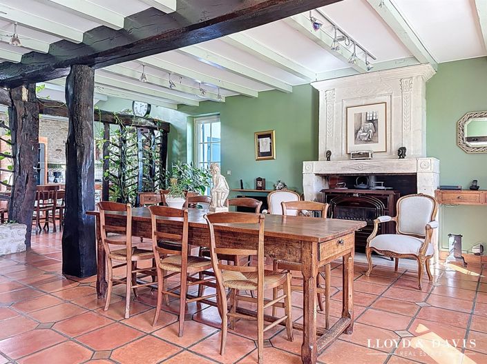 Image No.2-4 Bed House for sale