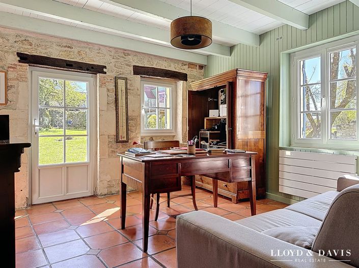 Image No.9-4 Bed House for sale