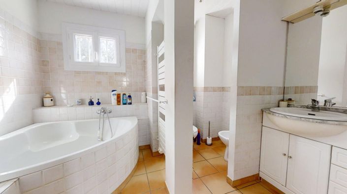 Image No.11-5 Bed House for sale