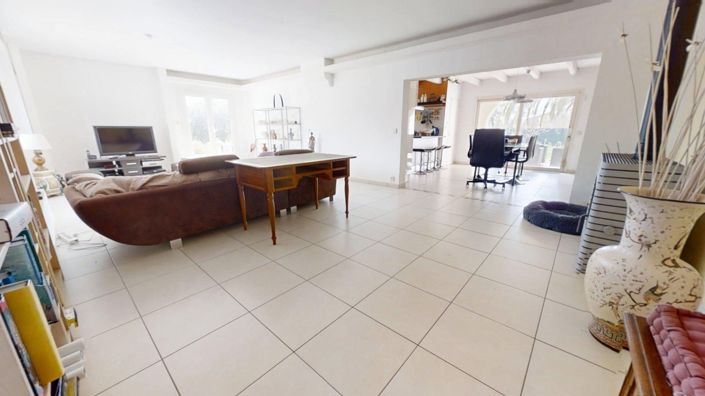 Image No.5-5 Bed House for sale