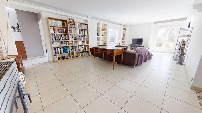 Image No.6-5 Bed House for sale