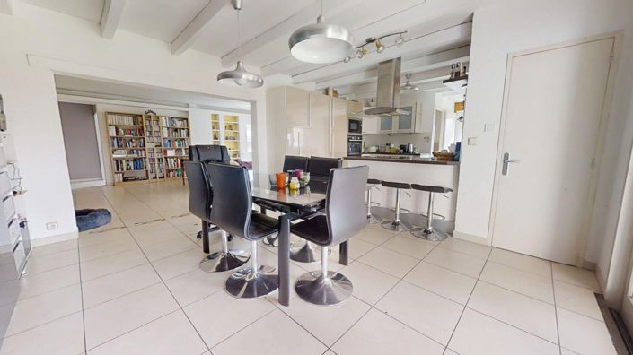 Image No.7-5 Bed House for sale