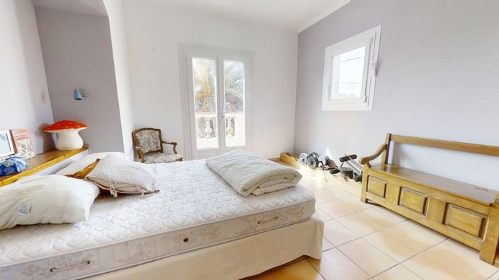 Image No.9-5 Bed House for sale