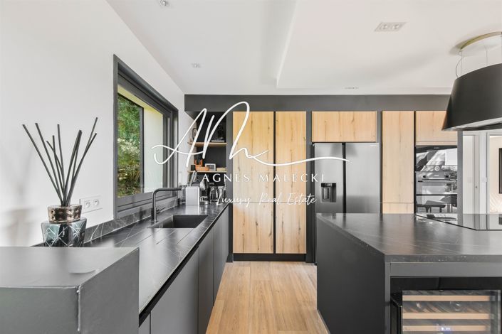 Image No.9-4 Bed House for sale