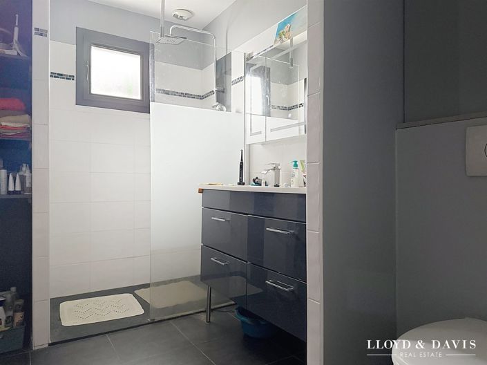 Image No.11-3 Bed House for sale