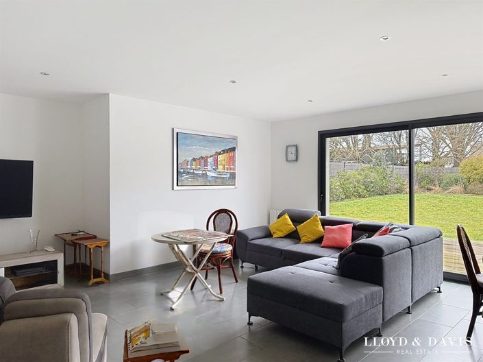 Image No.6-3 Bed House for sale