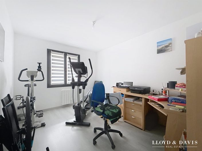 Image No.9-3 Bed House for sale