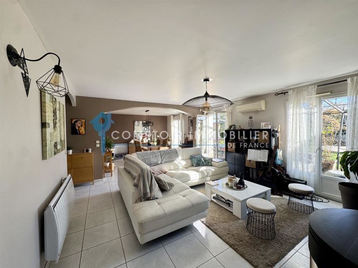 Image No.6-5 Bed House for sale