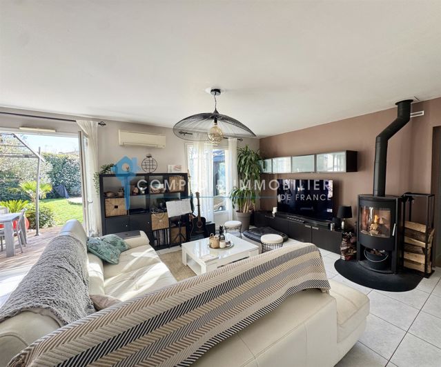 Image No.7-5 Bed House for sale