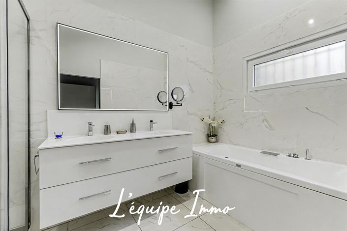 Image No.12-5 Bed House for sale