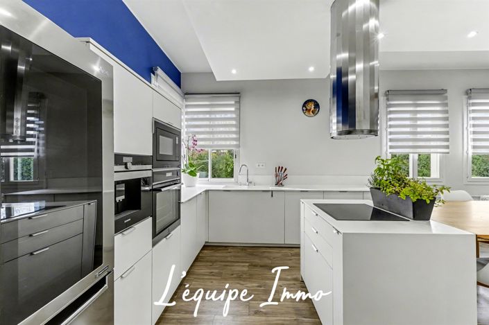 Image No.7-5 Bed House for sale