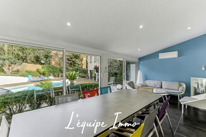 Image No.8-5 Bed House for sale