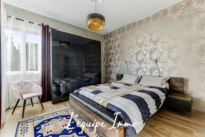 Image No.9-5 Bed House for sale