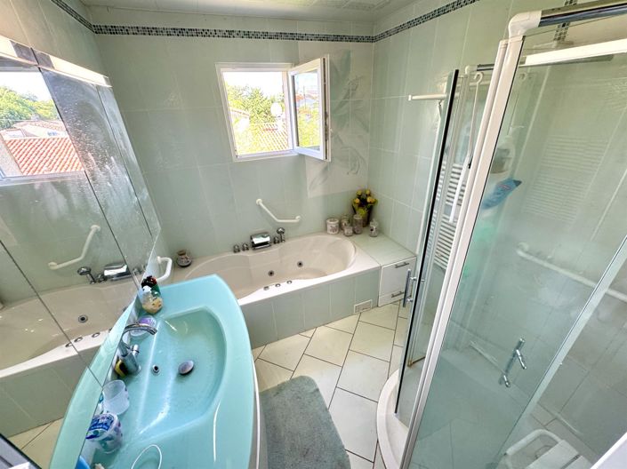 Image No.5-2 Bed House for sale