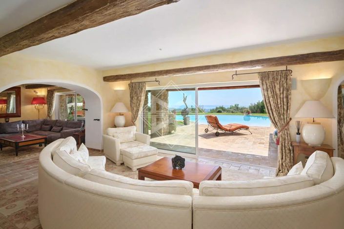 Image No.6-8 Bed House for sale