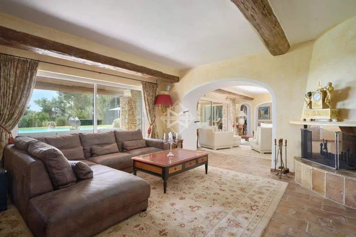 Image No.7-8 Bed House for sale