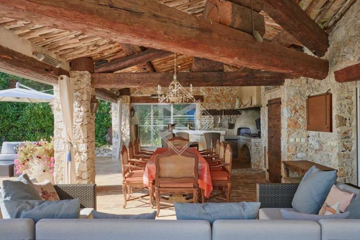 Image No.9-8 Bed House for sale