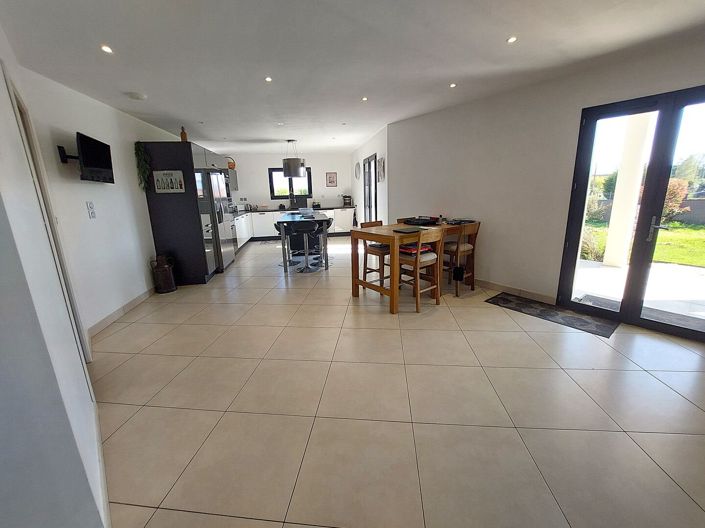 Image No.10-5 Bed House for sale