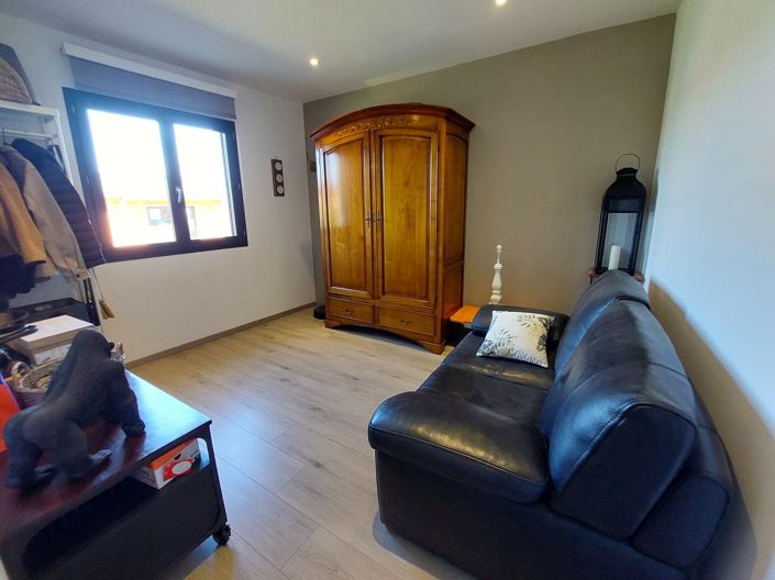 Image No.11-5 Bed House for sale